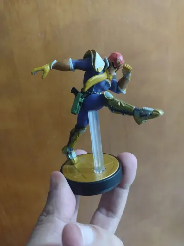 Amiibo capitão falcom