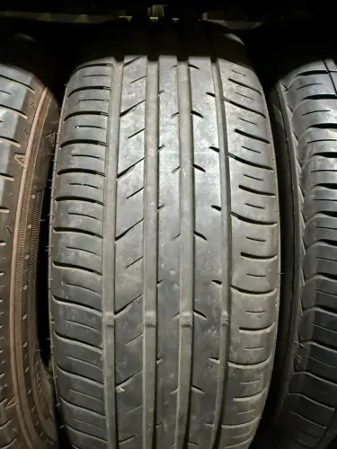 Pneu Dunlop 185/60/15 85 % vida util