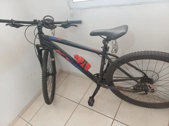Bicicleta a venda aro 29 freios a óleo e disco nas rodas usei apenas da oficina para casa.