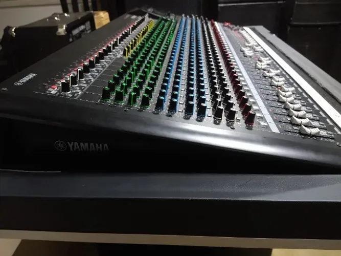 Mesa de som Yamaha MGP32x 