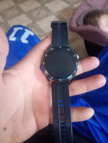 Relógio em perfeito estado funcionando perfeitamente e leva o carregador