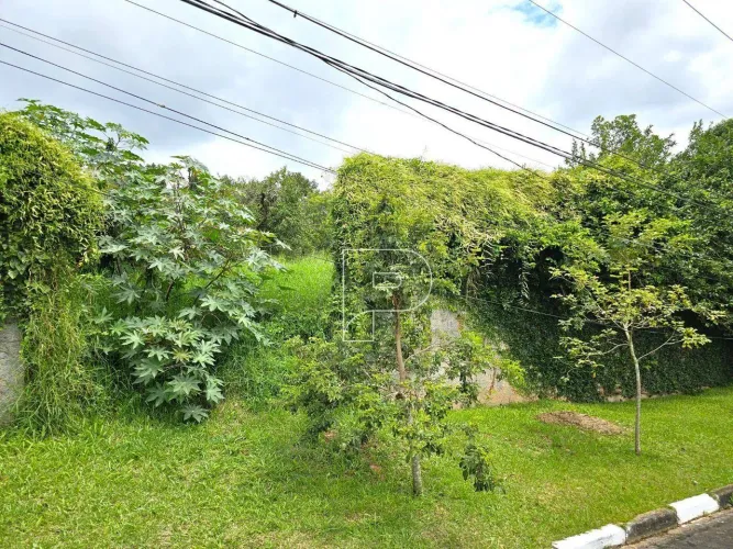 Terreno em condomínio na Granja Viana!