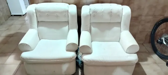 2 Poltronas de couro Branco