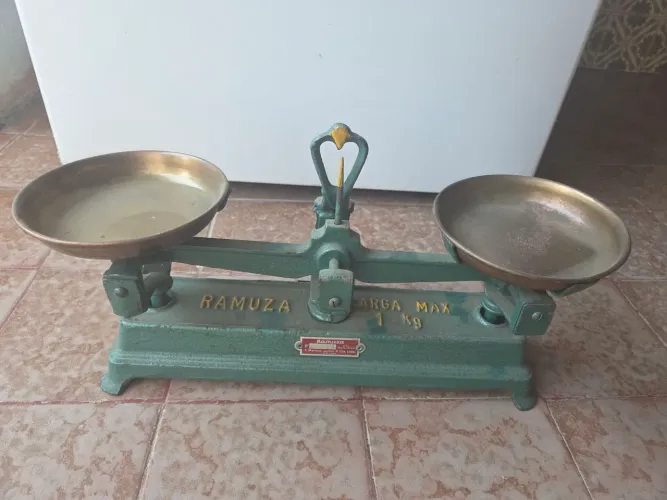 Balança antiga 1k