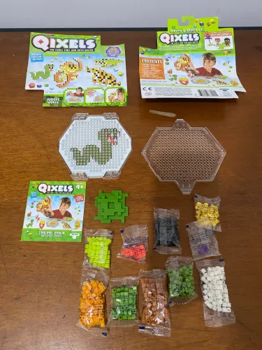 Qixels brinquedo temático 