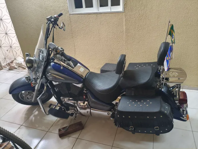 LC intruder 1500 linda e com vários acessórios. 