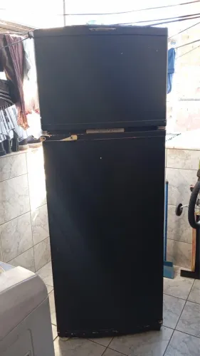 Geladeira GRANDE E GELANDO MUITO