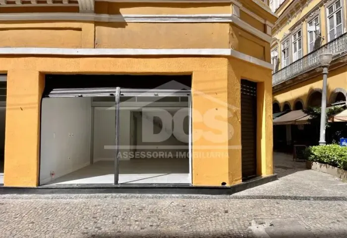 Loja para Alugar - Recém-Reformada. 38m² com Jirau. Ponto Comercial de Alto Fluxo no Centr