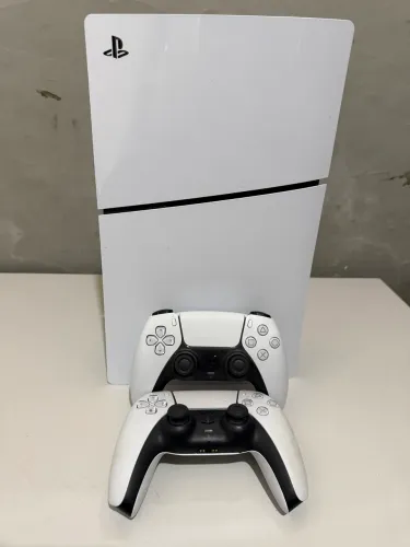 PS5 Slim com leitor + 2 controles + 2 jogos físicos | Nota fiscal + garantia