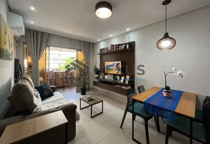 Apartamento com varanda vista mar e lazer nas Pitangueiras, Guarujá