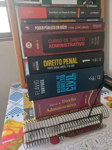 Lote de livros de Direito