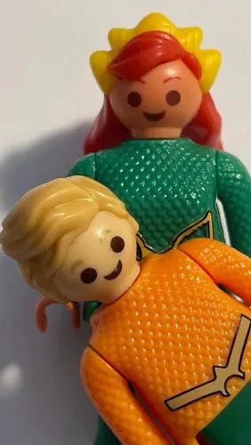 Playmobil Kinder - Aquaman e Mera - 2 bonecos altura 5 cm - DC Comics 2026