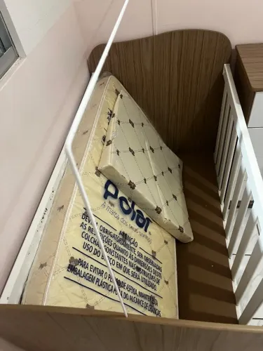 Berço com colchão 