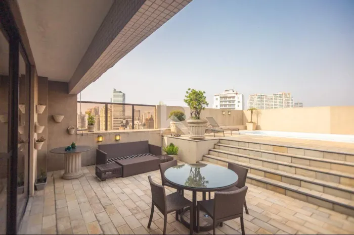 Cobertura Mobiliada com 4 Suítes, Piscina e Vista Panorâmica c/ 500m² para alugar - Ecovil