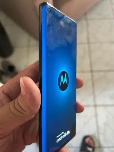 Motorola moto edge 128Gb ?com tela trincada?