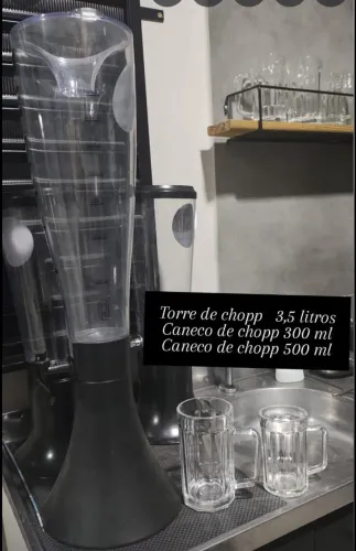 Vendo, torre de chopp e canecos