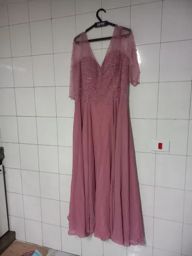 Vestido de festa rose escuro com pedraria