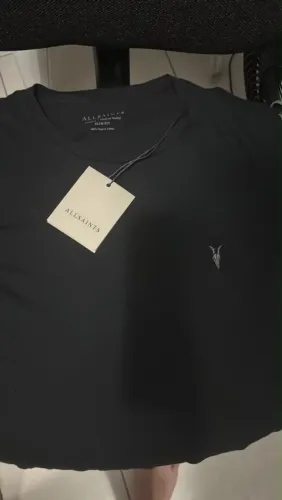 Camiseta All Saints Preta na Etiqueta!