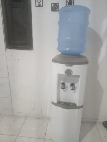 Vendo bebedouro elétrico funcionando perfeitamente ganha um.galao
