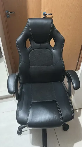 Cadeira escritório/gamer semi nova 