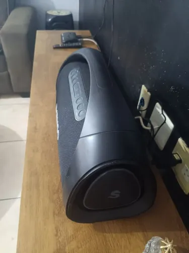 Bombox 5 resistente a água novíssima