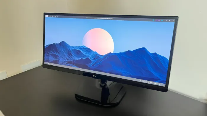 Monitor UltraWide 21:9 LG 25?