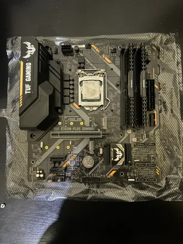 Placa mãe TUF GAMING B360M-PLUS, processador i5 9400F, Memoria DDR4 16GB (2x8GB)