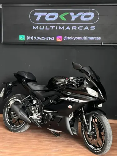 YAMAHA YZF-R3 PRETA 2025