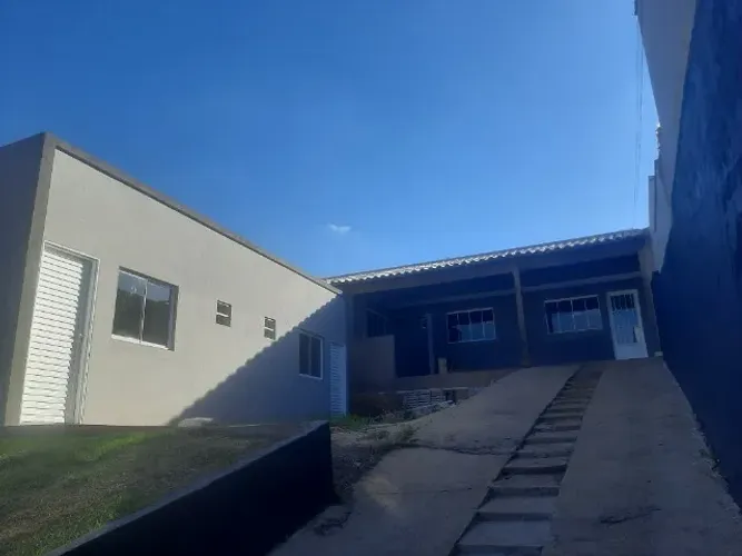 Aluga-se kitnets à 2 kms da Uel. R$ 1.1000,00 com água, luz e Internet inclusos no valor.