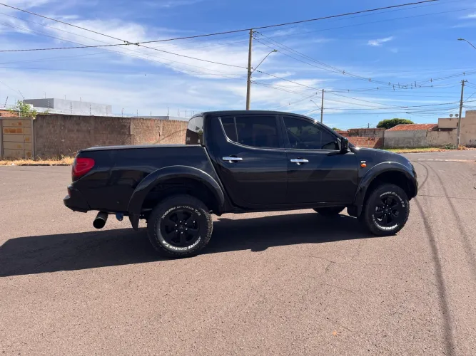 Mitsubishi L200 Triton HPE 3.2 CD TB Int.diesel AUT 2011