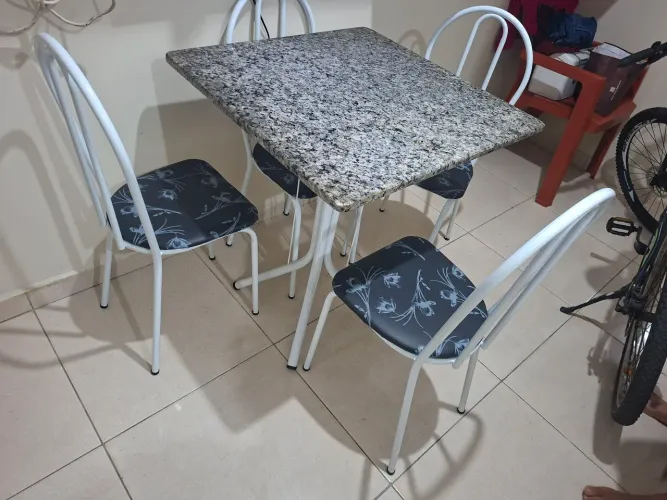 Mesa de mármore 4 lugares