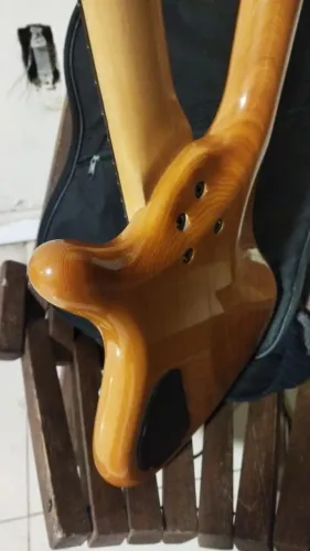 Warnick rook bass.<br>Com case .<br>3000.<br>Ou violão taquamine com cubo ok