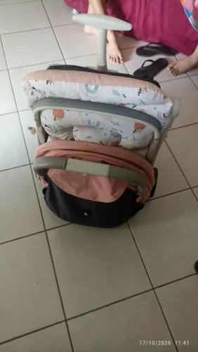 Carrinho de bebê seminovo 