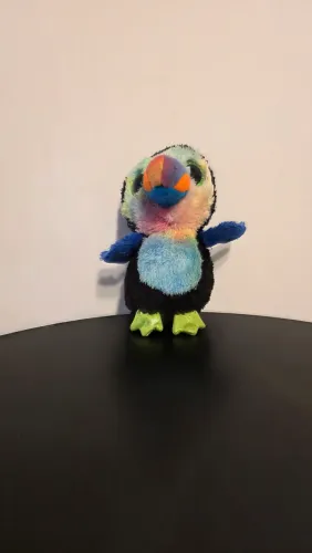 Tucano de pelúcia