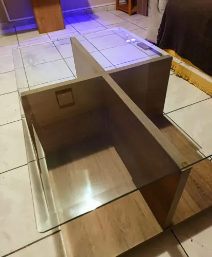 Mesa de Centro Com Tampo de Vidro - Excelente estado