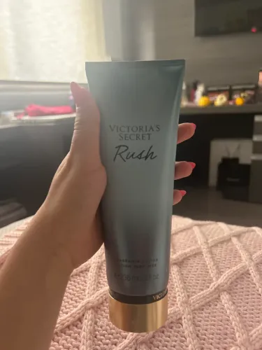Creme Victoria s Secret aberto mas nunca usado