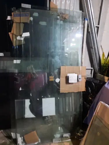 Porta de Vidro abre fecha,vai com acessórios,sem os batentes 213x95 219x95 x10mm