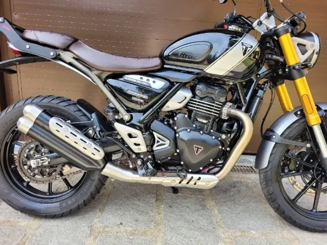 Triumph Scrambler 400 X 2025 Preta com 3.000 Kms