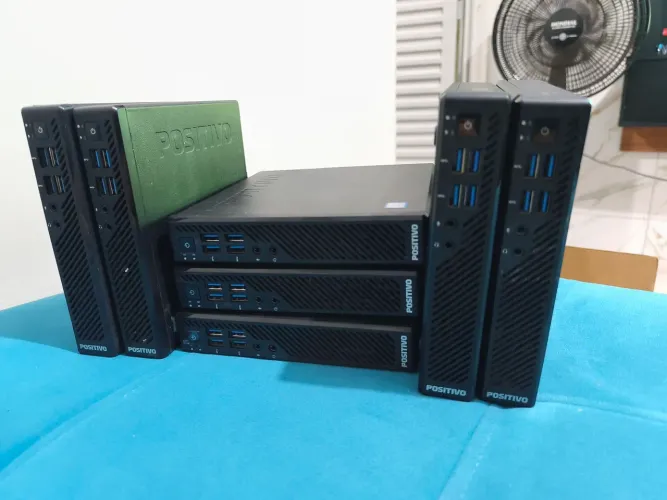Lote de computadores Positivo