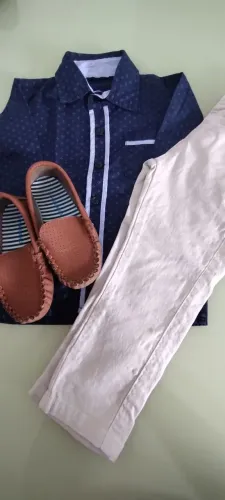 Roupa de menino infantil