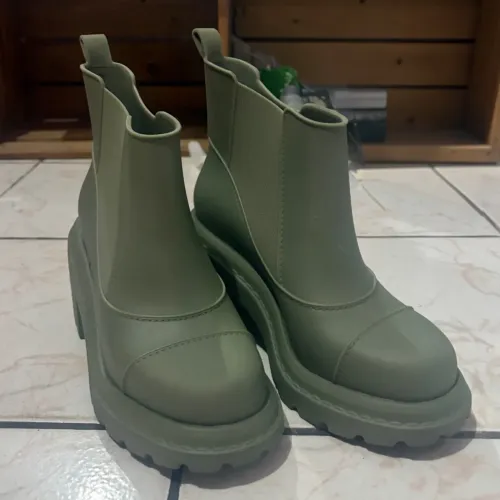 Bota Melissa Verde Tratorada - Tam. 37 | Pouco Usada