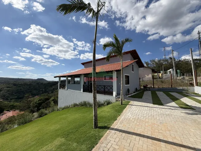 CHALÉ COM VISTA PANORÂMICA EM MULUNGU