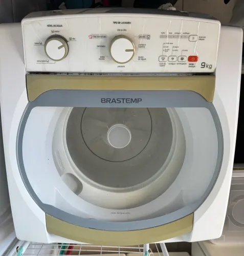 Máquina de lavar roupa usada