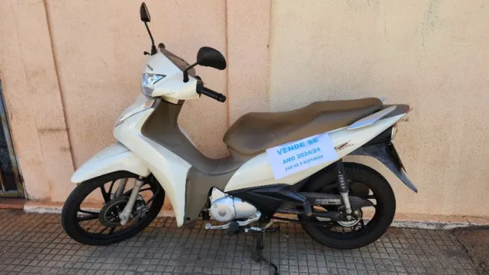 Honda Biz 2024 único dono zera zera.  Revisões feitas top top