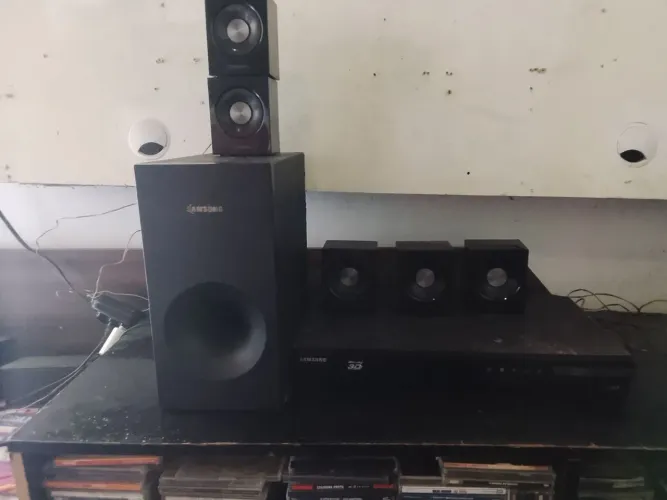 Tenho esse som perfeito funcionando tudo o home theater Samsung tudo completo ($)250