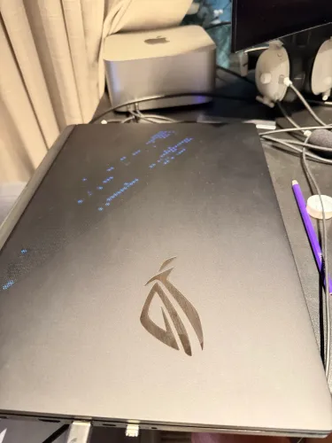 Asus Rog scar strix 18