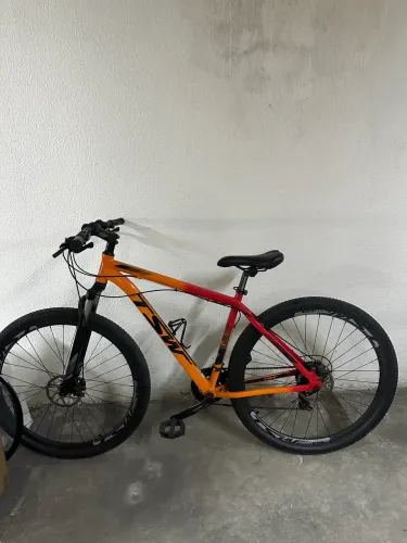 Bicicleta semi nova