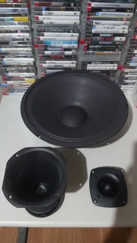 Woofer Magnum extreme sound DE 15 em ótimo estado. Obs:( NÃO FAÇO ENVIO )