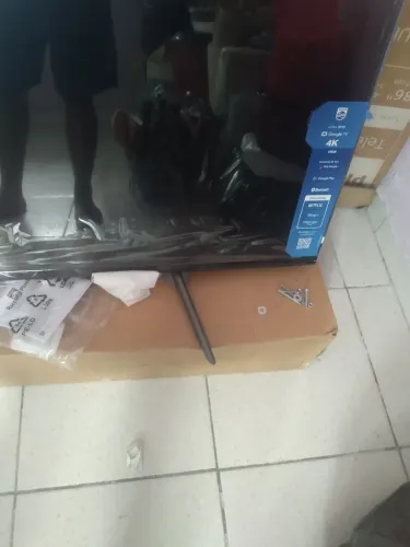 Vendo TV pra ver a copa na gigante de 86 polegadas  zerada.so tirei da caixa pra testar