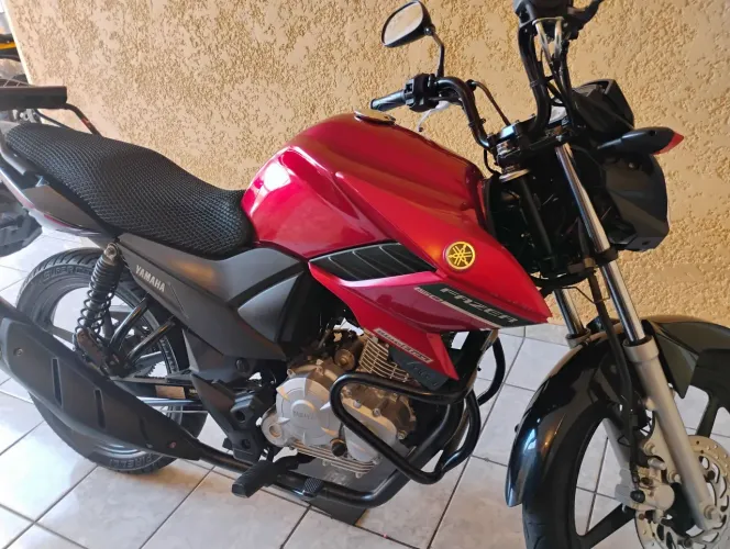 Vendo Yamaha Fazer 150 único dono